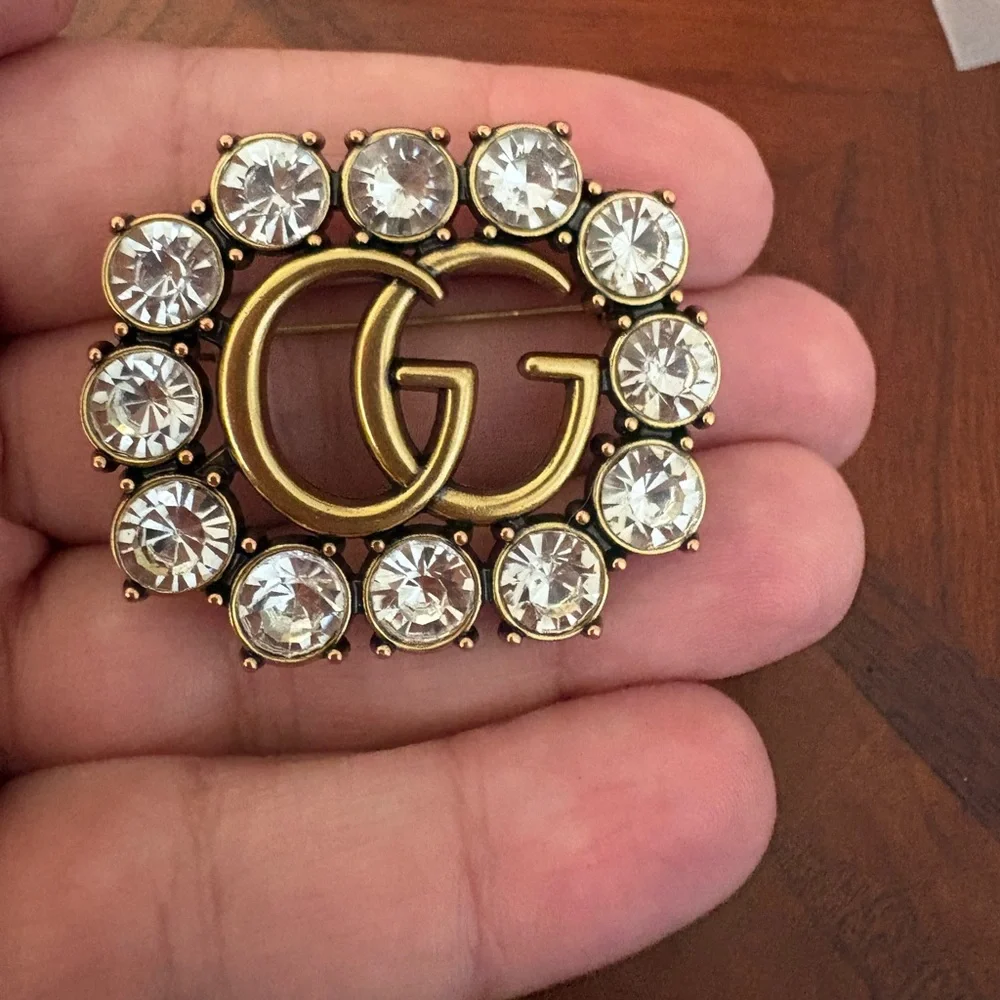 New with box and dustbag Gucci Gold tone double  G Brooch with Clear Crystals - Picture 3 of 4